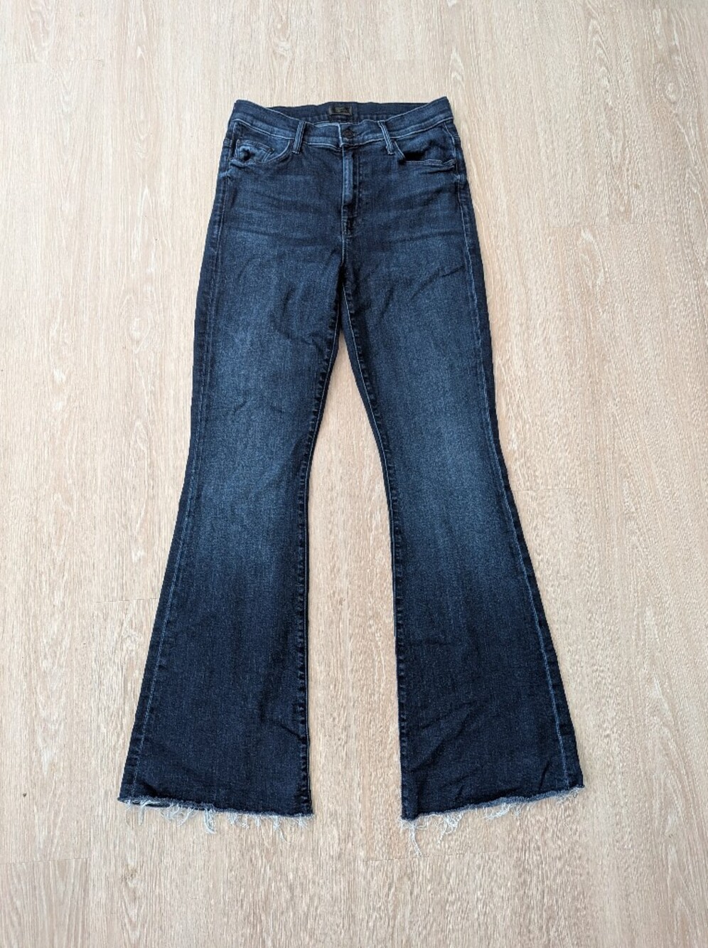 MOTHER Jeans Women's 28 The Weekender Fray Mint Condition Flare - Picture 2 of 13
